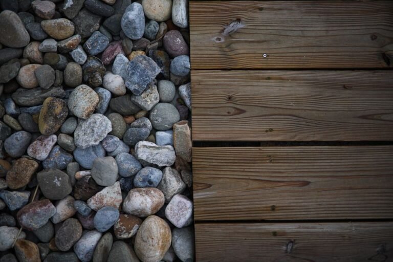 Como planejar a fixação de um deck de madeira em áreas externas e de piscina: Guia Completo