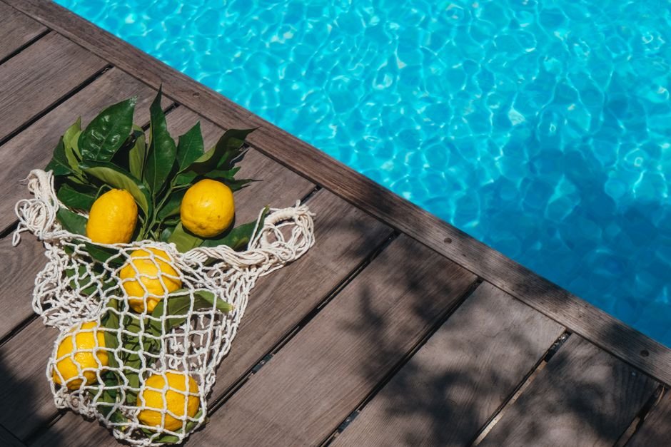 Deck de Madeira para Piscina: Cuidados Essenciais com Sol e Umidade