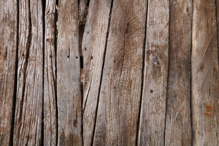 Diferenças entre Madeira Bruta e Aparelhada: Qual Escolher Para Sua Estrutura?